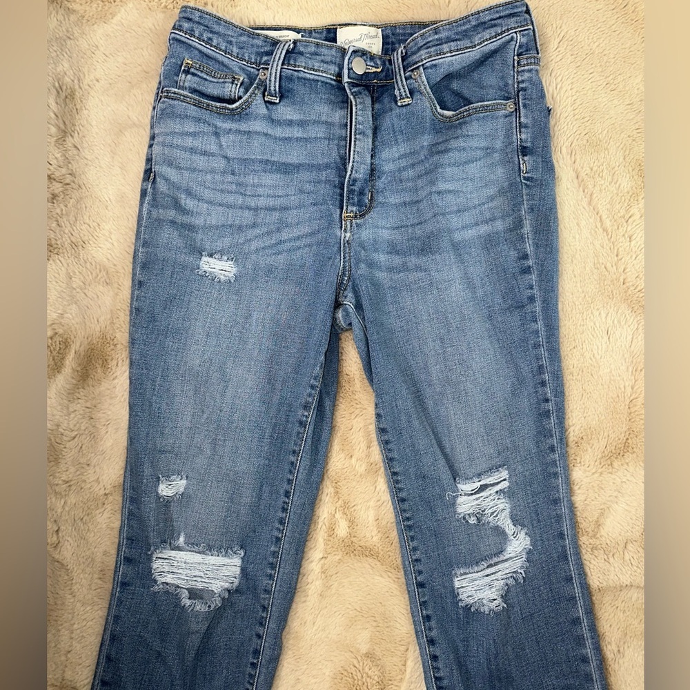 Universal Thread Light Blue Distressed Cropped Jeans - Picture 4 of 9